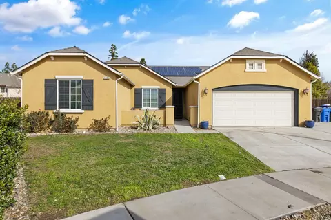 1090 Geneva Ct, Lemoore, CA 93245