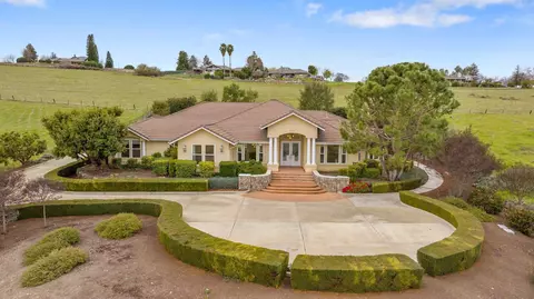 444 High Sierra Dr, Exeter, CA 93221