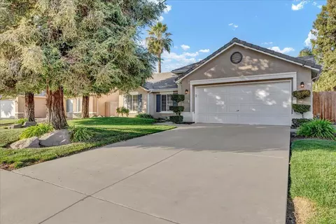 5530 W La Vida Ct, Visalia, CA 93277