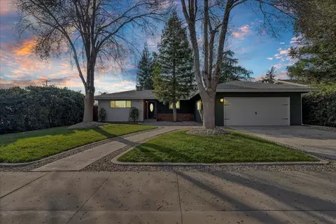 535 N Bates Ave, Dinuba, CA 93618