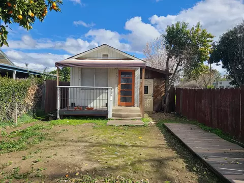 712 S F St, Tulare, CA 93274