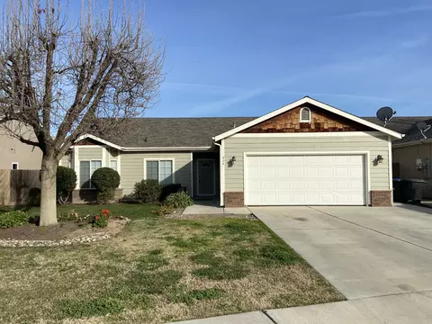 924 N Cottage St, Porterville, CA 93257