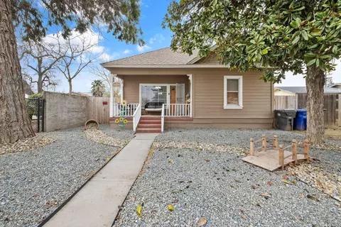 647 N Avery Ave, Farmersville, CA 93223