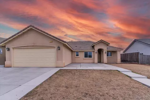 509 E Wutchumna Ave, Woodlake, CA 93286