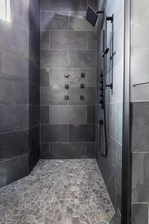 Bath - 375 High Sierra Dr, Exeter, CA 93221 photo 2 of 8