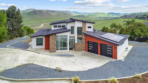 375 High Sierra Dr, Exeter, CA 93221