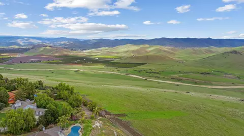 View/Area - 375 High Sierra Dr, Exeter, CA 93221 photo 4 of 5
