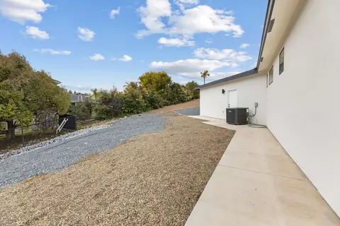 Exterior - 375 High Sierra Dr, Exeter, CA 93221 photo 4 of 6