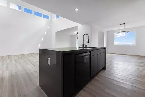 Kitchen - 375 High Sierra Dr, Exeter, CA 93221 photo 5 of 6