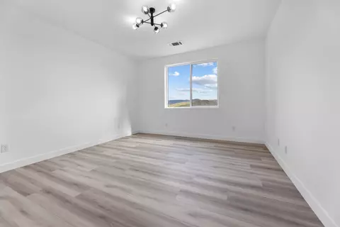 Bedroom - 375 High Sierra Dr, Exeter, CA 93221 photo 4 of 5