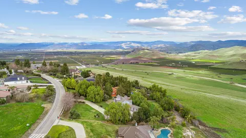 View/Area - 375 High Sierra Dr, Exeter, CA 93221 photo 3 of 5
