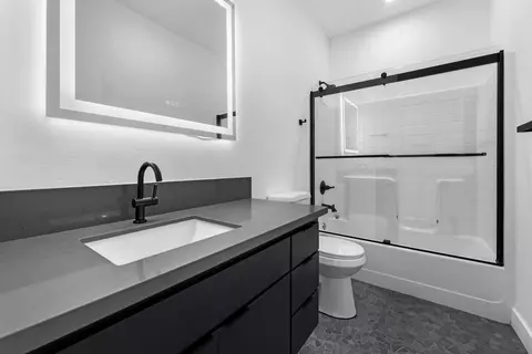 Bath - 375 High Sierra Dr, Exeter, CA 93221 photo 7 of 8