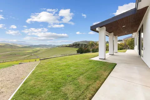 Exterior - 375 High Sierra Dr, Exeter, CA 93221 photo 3 of 6
