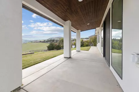 Exterior - 375 High Sierra Dr, Exeter, CA 93221 photo 2 of 6