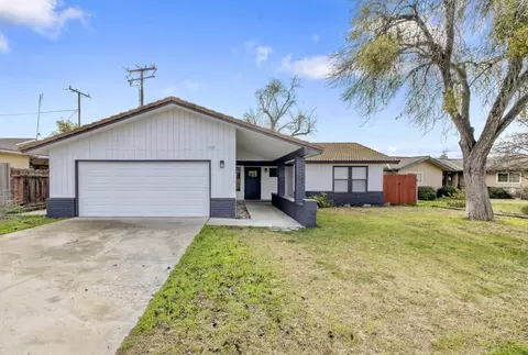 1015 W Mulberry Dr, Hanford, CA 93230
