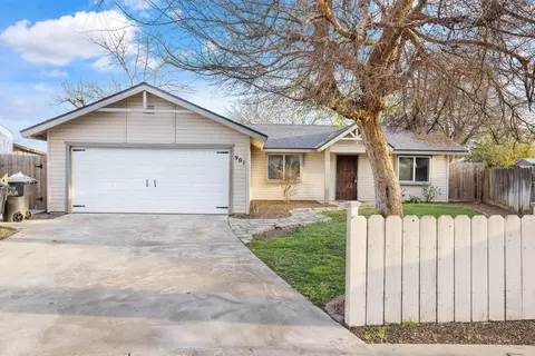 901 W Clinton Ave, Visalia, CA 93291