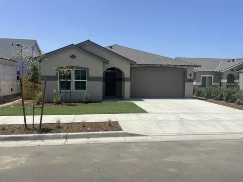 1061 S Mesa Oak St, Porterville, CA 93257