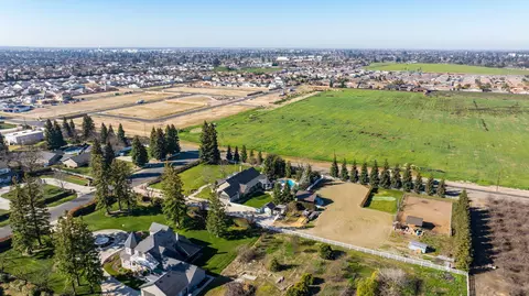 View/Area - 3108 E Cross Ave, Tulare, CA 93274 photo 8 of 11