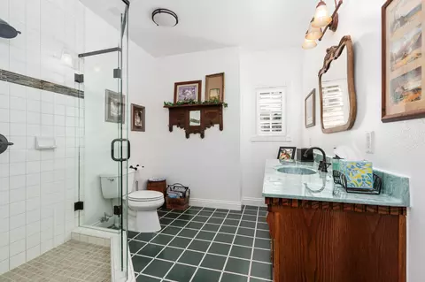 Bath - 3108 E Cross Ave, Tulare, CA 93274 photo 3 of 4