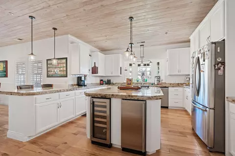 Kitchen - 3108 E Cross Ave, Tulare, CA 93274 photo 4 of 7