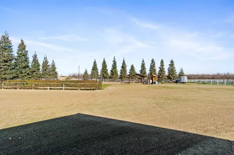 Exterior - 3108 E Cross Ave, Tulare, CA 93274 photo 13 of 22