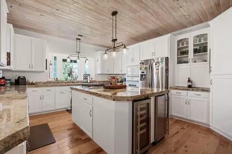 Kitchen - 3108 E Cross Ave, Tulare, CA 93274 photo 2 of 7