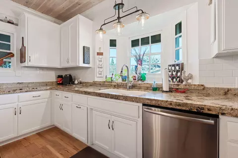 Kitchen - 3108 E Cross Ave, Tulare, CA 93274 photo 5 of 7