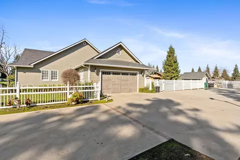 Exterior - 3108 E Cross Ave, Tulare, CA 93274 photo 6 of 22