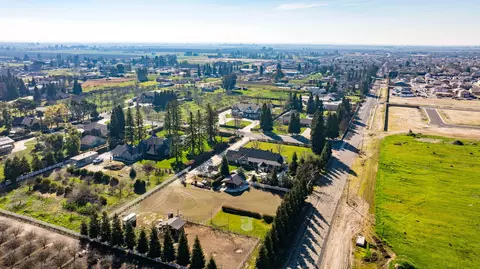 View/Area - 3108 E Cross Ave, Tulare, CA 93274 photo 6 of 11