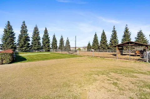 Exterior - 3108 E Cross Ave, Tulare, CA 93274 photo 10 of 22