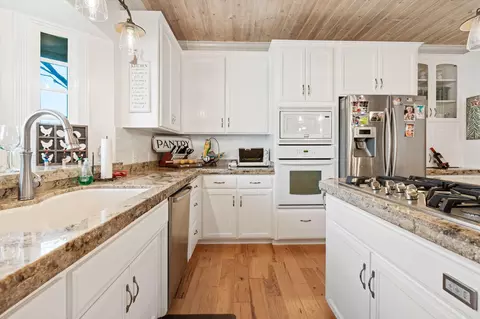 Kitchen - 3108 E Cross Ave, Tulare, CA 93274 photo 6 of 7