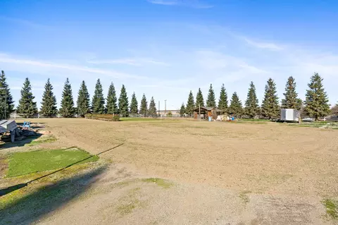 Exterior - 3108 E Cross Ave, Tulare, CA 93274 photo 8 of 22