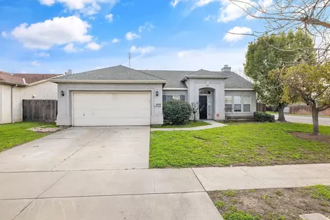 1899 Martinho Ave, Tulare, CA 93274