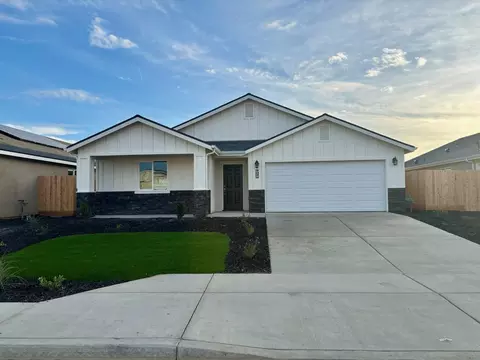 7021 Elm St, Visalia, CA 93291
