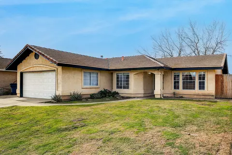 2693 Elsinore St, Tulare, CA 93274