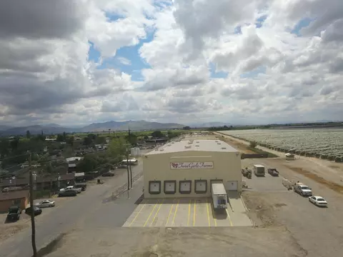 10537 Boone Dr, Sultana, CA 93666