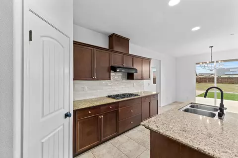 892 Himalaya Ln, Lemoore, CA 93245 photo 15