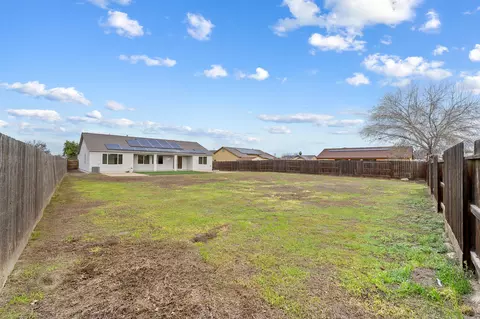 892 Himalaya Ln, Lemoore, CA 93245 photo 48