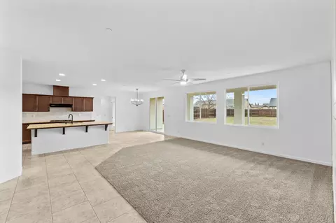 892 Himalaya Ln, Lemoore, CA 93245 photo 9