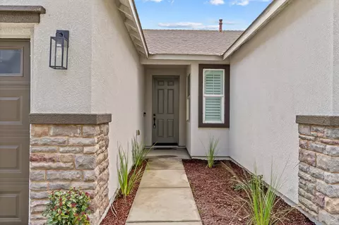 892 Himalaya Ln, Lemoore, CA 93245 photo 5
