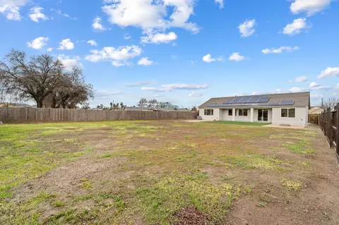 892 Himalaya Ln, Lemoore, CA 93245 photo 47