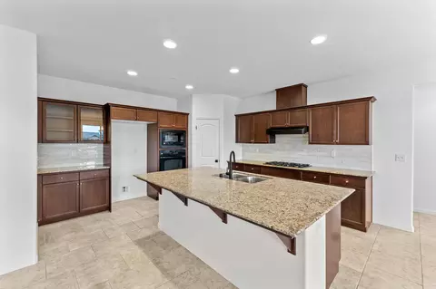 892 Himalaya Ln, Lemoore, CA 93245 photo 11