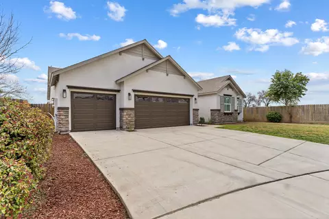892 Himalaya Ln, Lemoore, CA 93245 photo 4