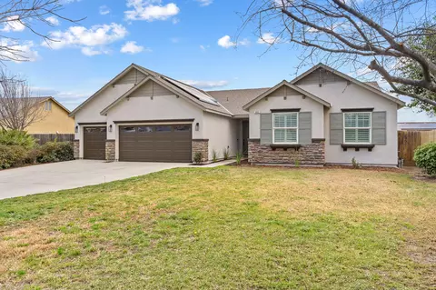 892 Himalaya Ln, Lemoore, CA 93245 photo 3
