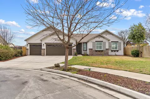 892 Himalaya Ln, Lemoore, CA 93245