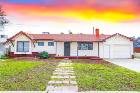 1909 W School Ave, Porterville, CA 93257