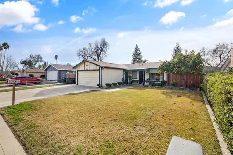 1645 S Crenshaw St, Visalia, CA 93277