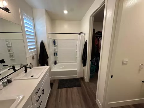 1627 E Copper Ct, Visalia, CA 93292 photo 13