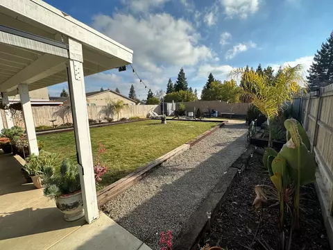 1627 E Copper Ct, Visalia, CA 93292 photo 16