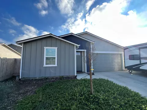 1627 E Copper Ct, Visalia, CA 93292